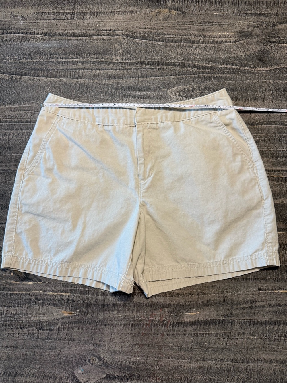 Dockers Women's Khaki Shorts in Light Beige